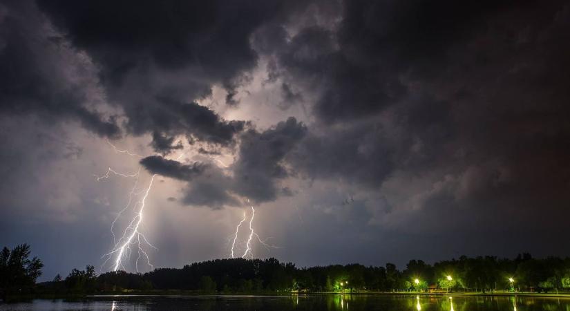 Riasztást adtak ki a megyére, durva esők érkeznek