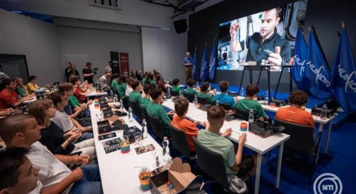 A harmadik magyar űrhajós kozmikus kalandjai - Videók
