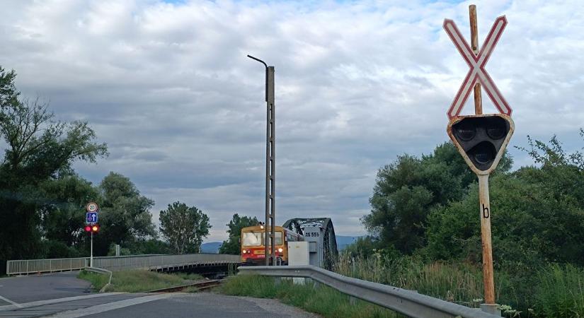 Életveszély a vasúti átjáróban? Válaszolt a MÁV