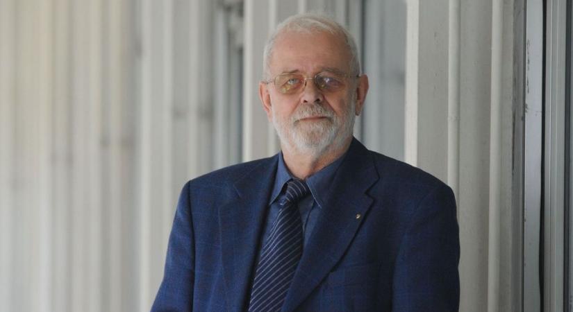 Egy legendás győri orvos emlékére: így varrta vissza Király Géza a kis Nicola karját