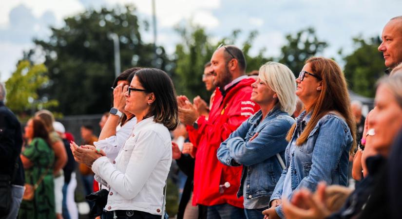 A vasiakat is elvarázsolták a Neoton Família Sztárjai - fotók, videó