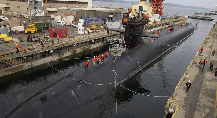 Atomtengeralattjárókkal válaszol Trump a volt orosz elnök szavaira