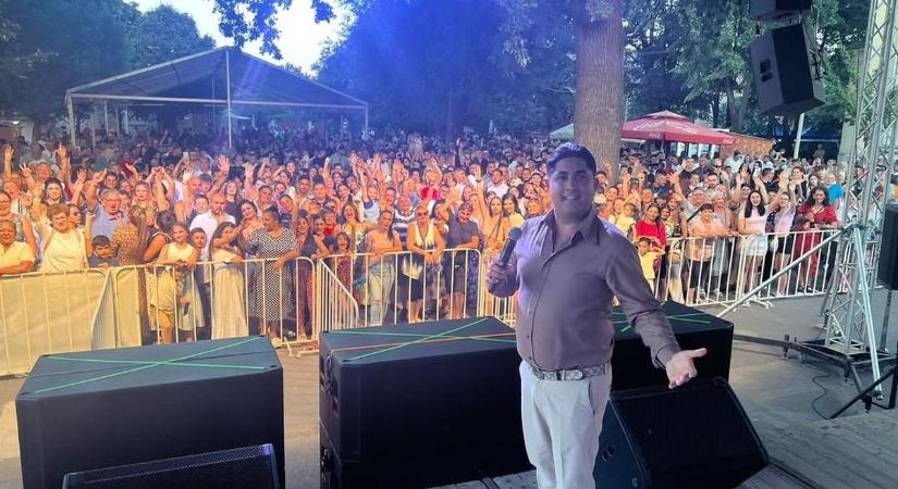 Meglepte a látvány, egy pillanatra szótlan maradt fellépésén Kis Grófo