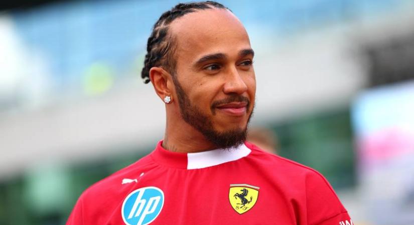 Ő Lewis Hamilton jóképű öccse: a 33 éves Nicolas bénultan született, mégis autóversenyző lett