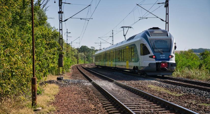 Áramszünet miatt leállt a vonatforgalom Győrnél