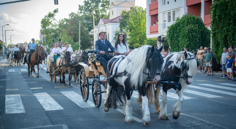 Pazar felvonulással vette kezdetét a Kösely Kupa – fotókkal, videókkal
