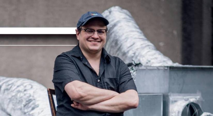 Osváth Gábor producer: „Remélem, 10 év múlva nem csak a standupban fognak kimerülni a színházi érintettségeim”