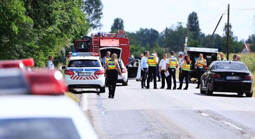 Teljes az útzár Baranyában: frontális karambol a 66-os főúton