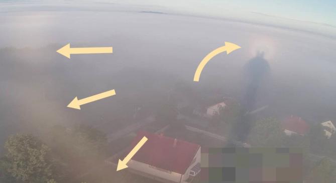 Glória úszott a ködtengeren