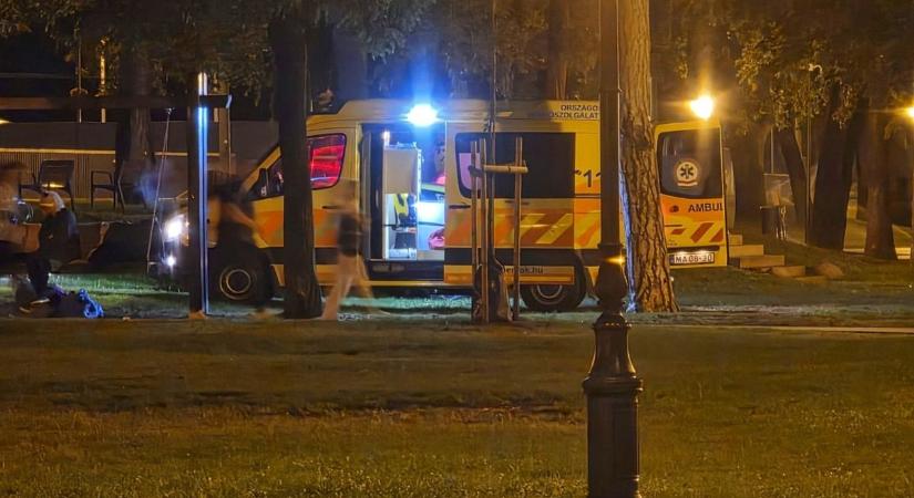 Biciklibaleset Szegeden szombat hajnalban: akkorát esett a kerékpáros, hogy az eszméletét is elvesztette