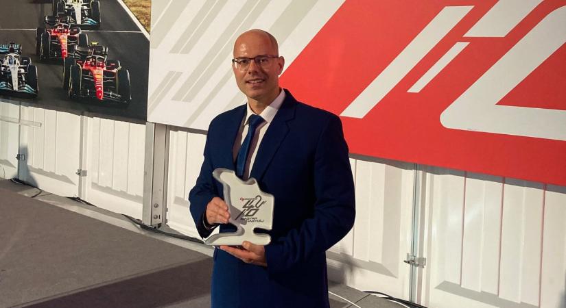 Elismerést kapott Farkas Dávid, az InfoRádió sportrovat-vezetője a Hungaroringen