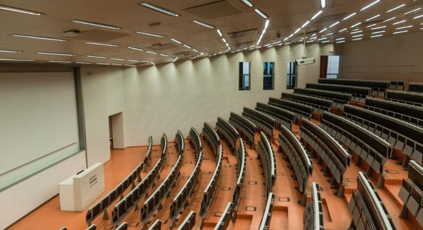 Érettségizett, rászoruló fiatalok jelentkezését várja a Corvinus a következő tanévi felkészítő tehetségprogramjába