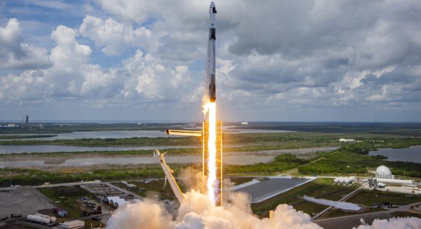A SpaceX új legénységet hozott a Nemzetközi Űrállomásra – de még mindig elmarad az orosz rekordtól