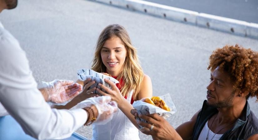 Aki a balatoni lángos árán kiakadt, az a Hungaroring büféinél el is ájul
