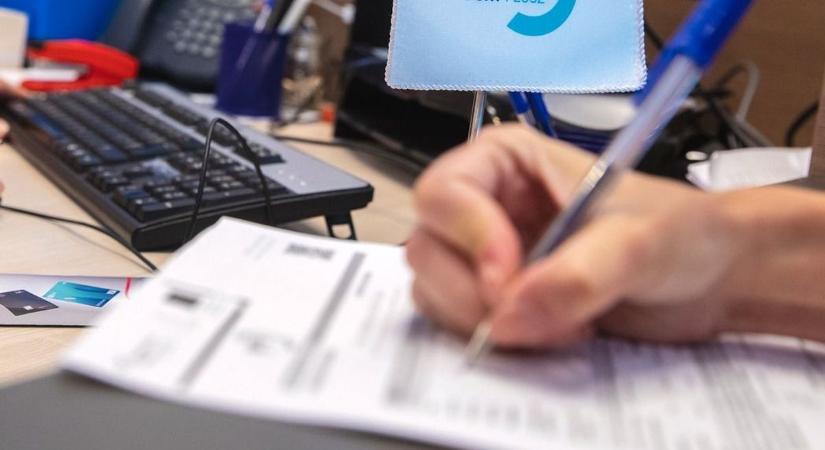 Hatalmas a káosz a banknál: egy számlatulajdonosnak az összes pénze eltűnt