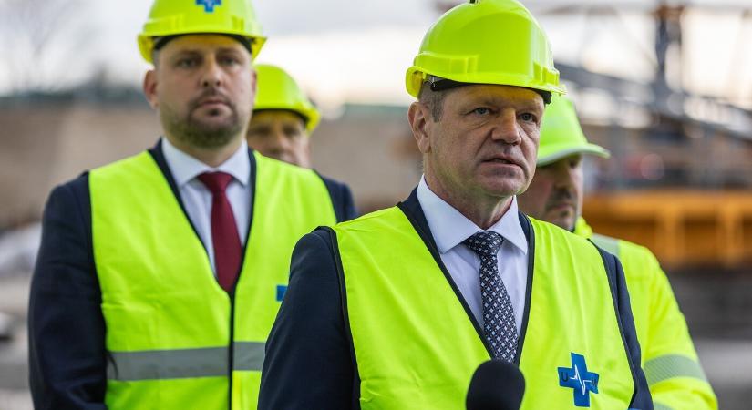 Danko Pellegrinitől követeli a mentőállomás-közbeszerzés visszavonását