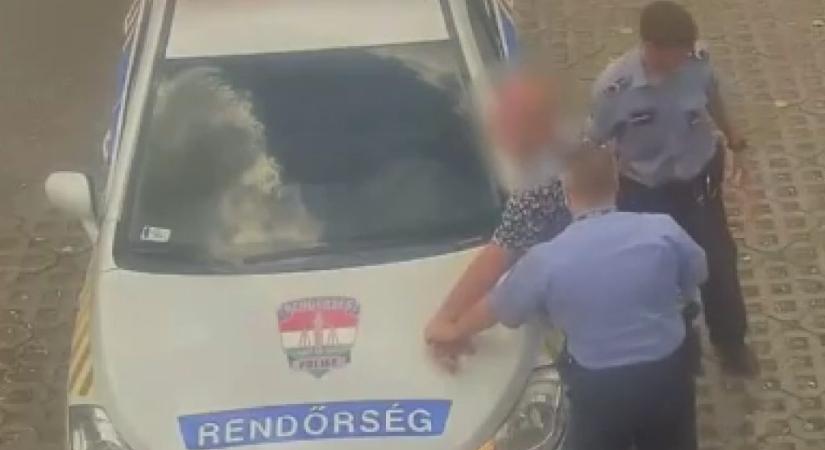 Papucsban próbált rendőrautót lopni egy férfi Zuglóban