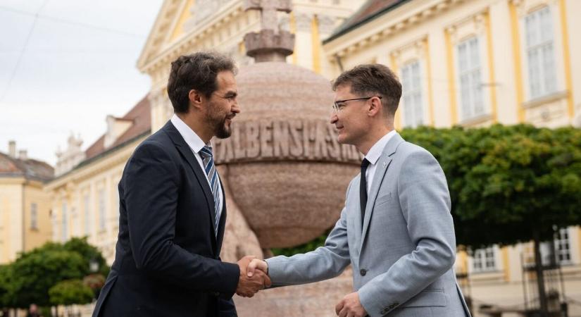 Dolhai Attila átvette Szikora János örökségét a Vörösmarty Színházban