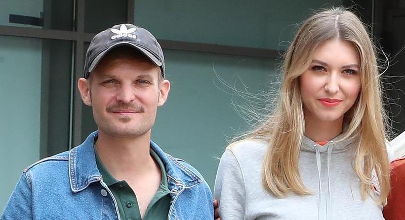 Puskás-Dallos Petitől kért pénzt egy idős néni, akinek annyira kevés a nyugdíja, hogy a hónap végéig sem tart ki