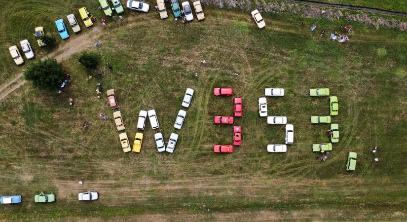Negyedszázaddal idősebb a Wartburgja, mint ő maga - Gyurika a legfiatalabb veteránautó építő