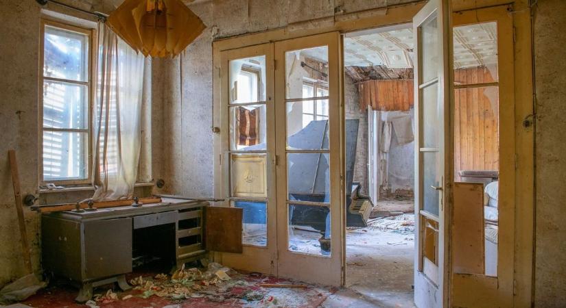 Szinte összedől a kaposvári állatorvos elhagyatott villája