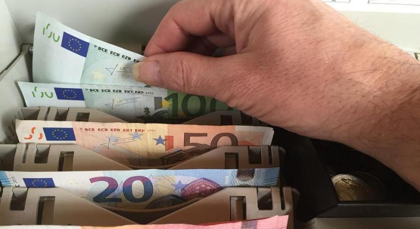 Hamis eurósokat terített egy bűnbanda