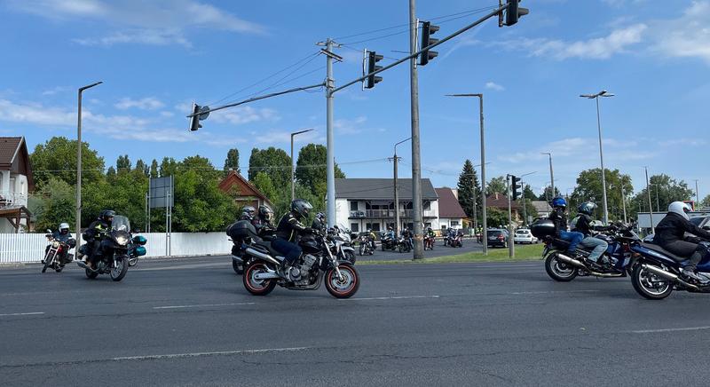 Vártúrára indultak a motorosok