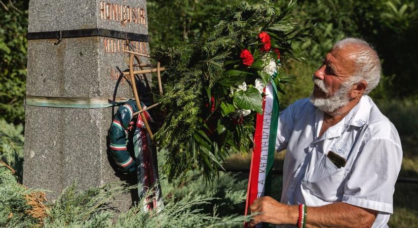 Megkoszorúzták Szarka kapitány debreceni emléksírját