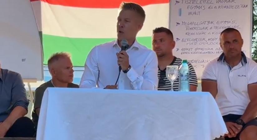Magyar Péter a magyargyűlölő Simionnal és a levitézlett baloldali politikusok felkarolásával támadta erdélyi beszédében Orbán Viktort