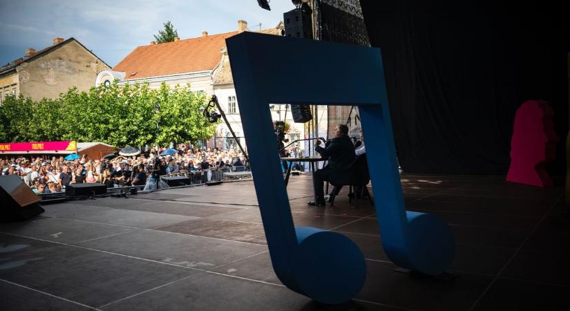 Lakás, SZJA-mentesség és olcsóbb hitel, mint az albérlet ára – elsorolta Orbán Viktor, mit kínál Magyarország jelenleg a fiataloknak