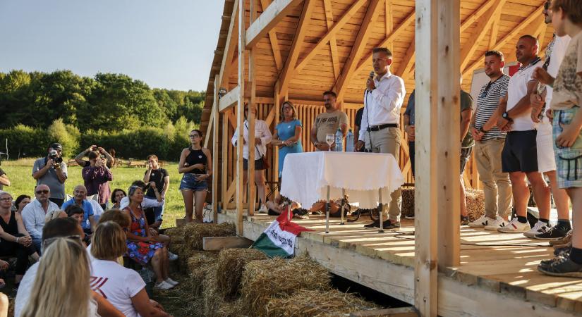 Magyar Péter békejobbot nyújt az RMDSZ-nek Nagyadorjánból
