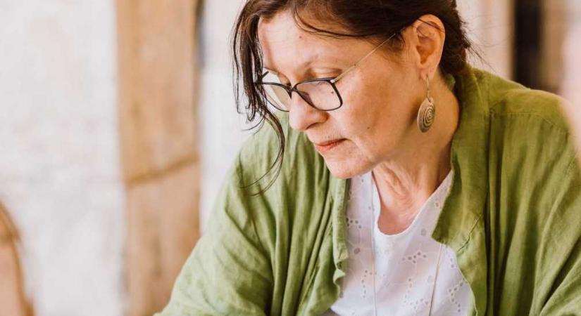 „Az írás segítségével körbejárhatjuk, ami az életünkben fontos” – Interjú Molnár Krisztina Ritával az írás lehetőségeiről és kockázatairól