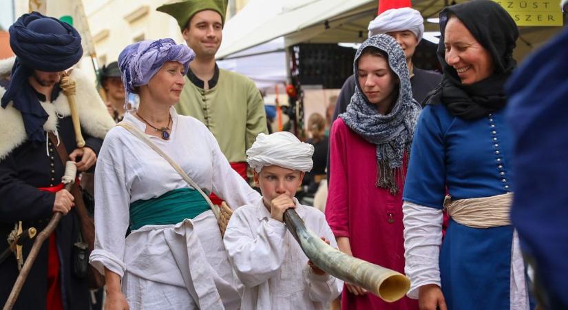 Kőszeg megtelt, csúcsra jár az ostromhétvége - sok fotót hoztunk