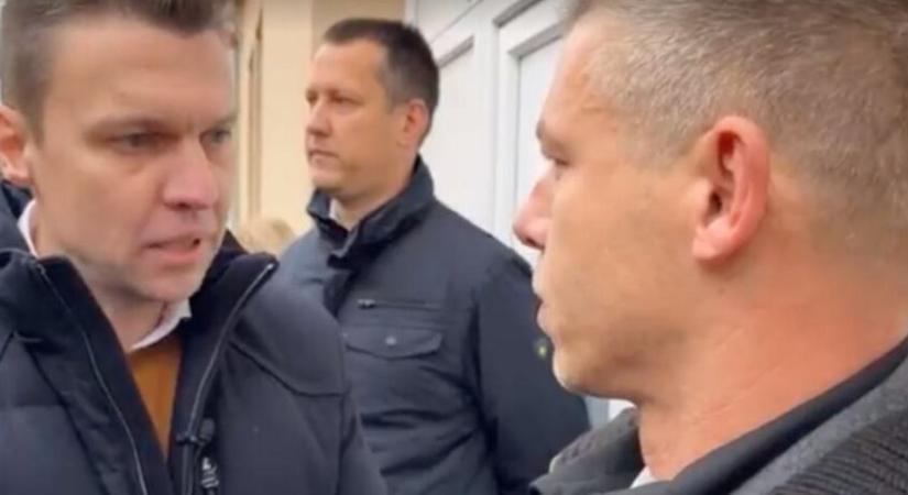 Menczer megint megmutatta, miért is fizetik: Egy ország röhög megint rajta