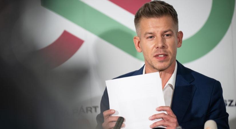 Magyar Péter Székelyföldön kérdezte fel Orbánt, hogy miért nem védte meg az úzvölgyi temetőt, és hogy mikor kér bocsánatot az erdélyi magyaroktól