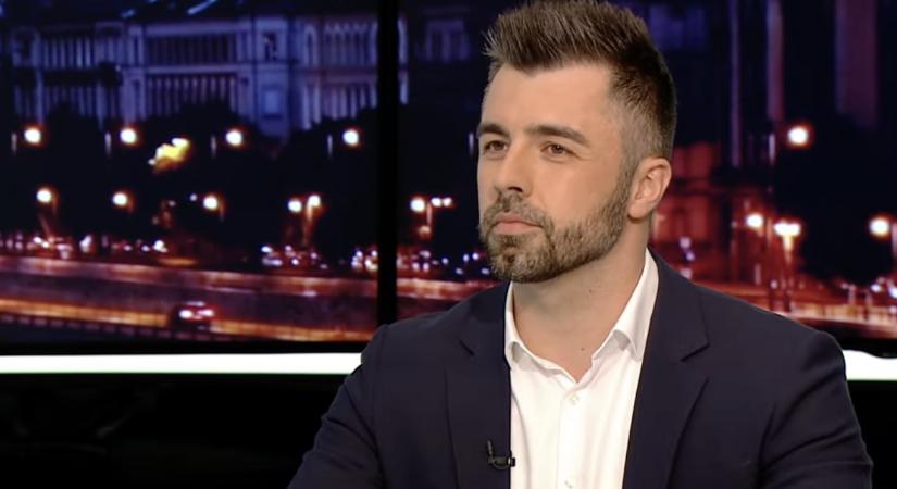 Takács Péter, miután egy plüssnyúllal legyávázta Kulja Andrást, letiltotta a Facebookon a tiszás egészségpolitikust