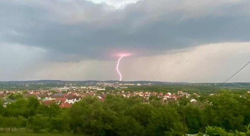 Dobhártyasértő égzengéssel érkezett meg a vihar Zalaegerszegre (galéria, videó)