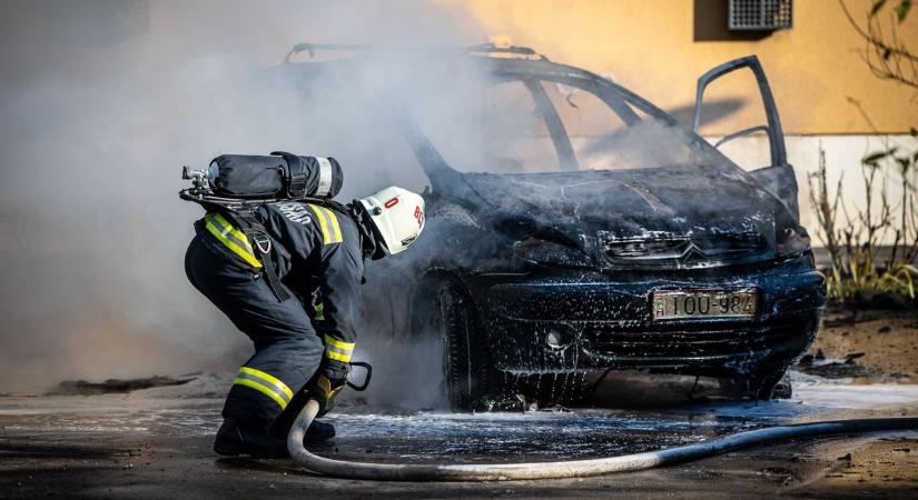Újabb autótűz Somogyban – Nagybajom után Bálványoson is lángokba borult egy jármű