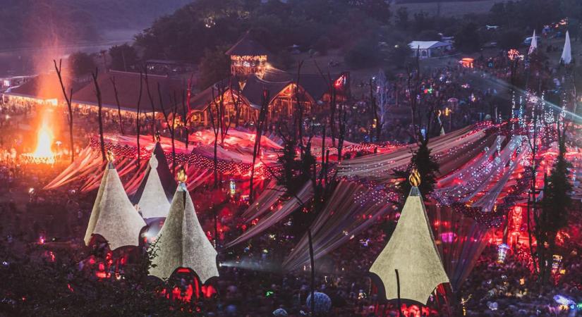 Késeltek az Ozora Fesztiválon, mentőhelikopter érkezett a helyszínre