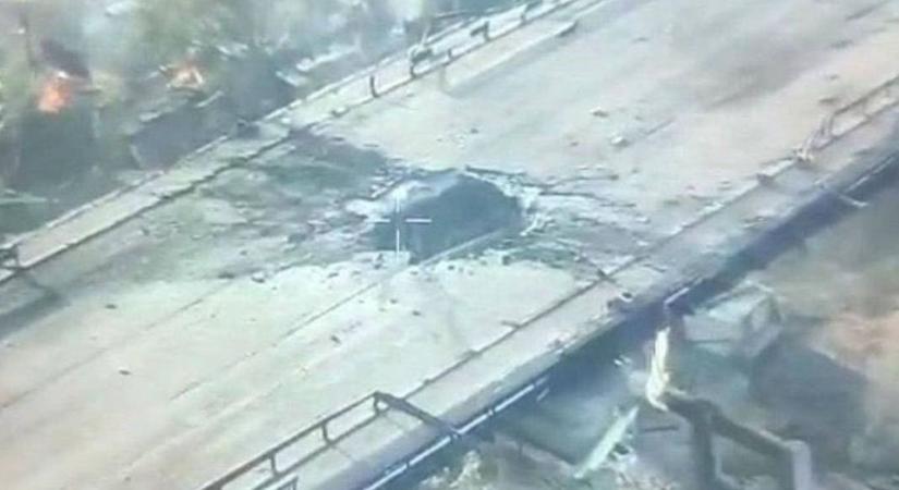 Oroszország bevetette a legerősebb légibombáit: pusztító csapást mért a kulcsfontosságú hídra (VIDEÓ)