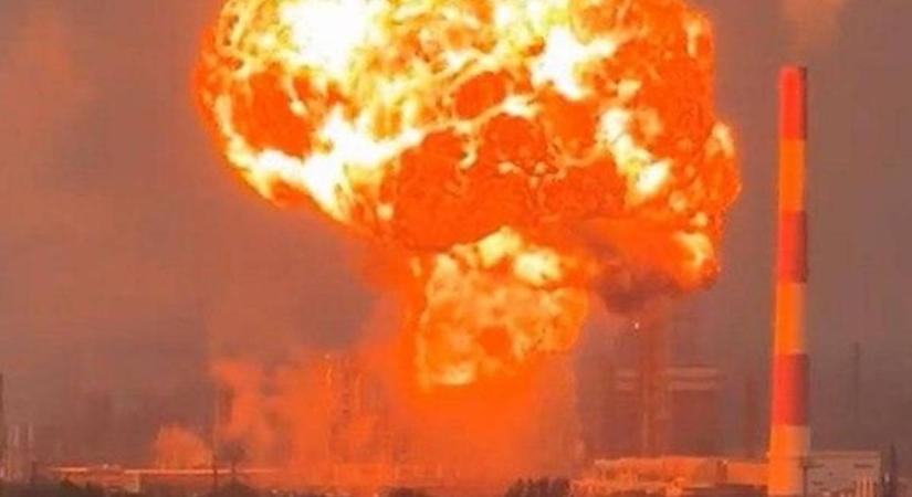 Felcsaptak a lángok Oroszországban: olajlétesítményekre mért dróncsapásokat Ukrajna