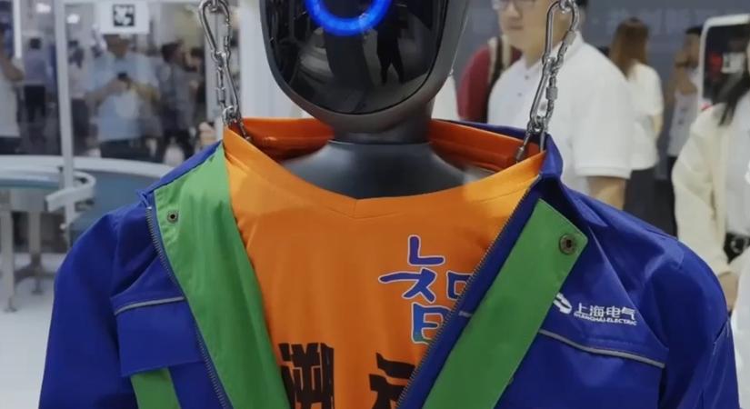 Számítógépagyú kínai robotmunkást mutattak be