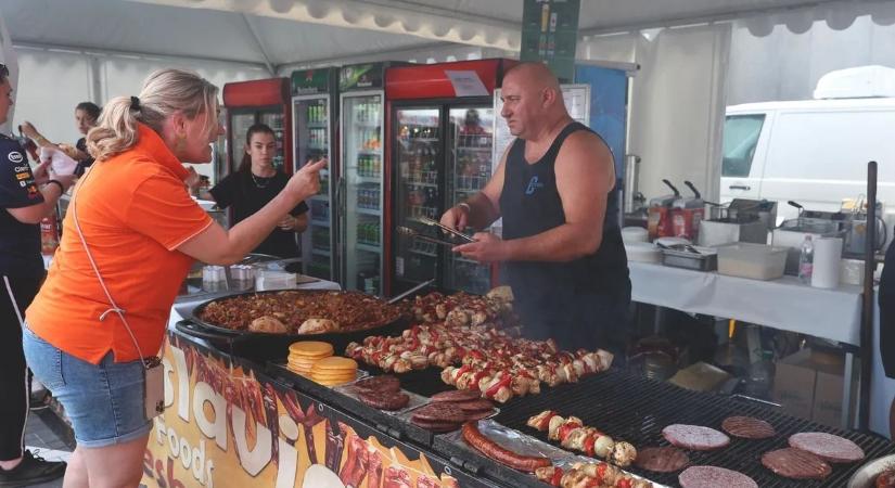 14 ezres hamburger, hun-dog hagymával 7500-ért – ennyibe kerül a Forma–1-es falatozás
