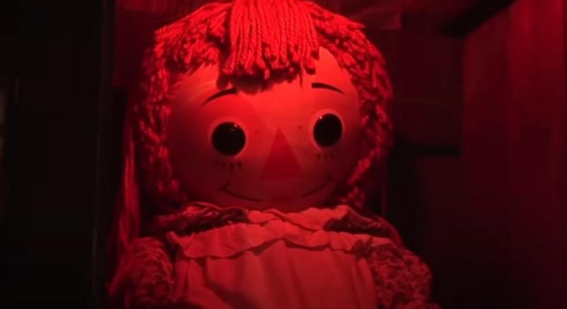 Egy komikus vásárolta meg a valódi (állítólag elátkozott) Annabelle babát