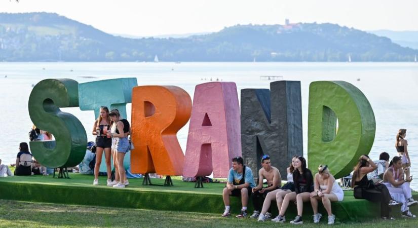 A Strandon az iskolapadba is visszaülhetnek a fesztiválozók