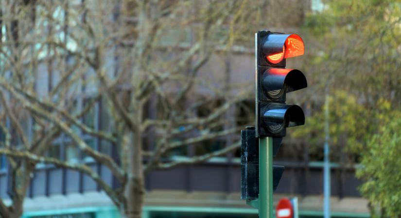 Az MI vezérli majd a közlekedési lámpákat – a magyar kutatók megoldását szeptembertől tesztelik