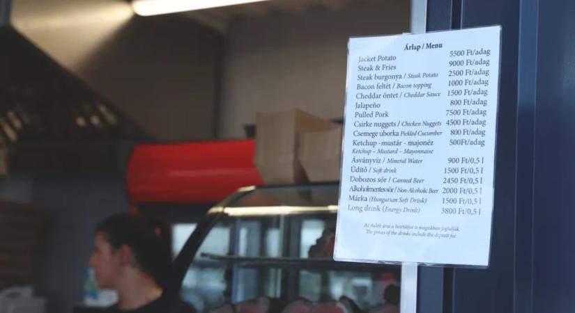 Elképesztő árak a Magyar Nagydíjon: 14 ezer forint egy hamburger, 2400 egy sör – itt a teljes árlap