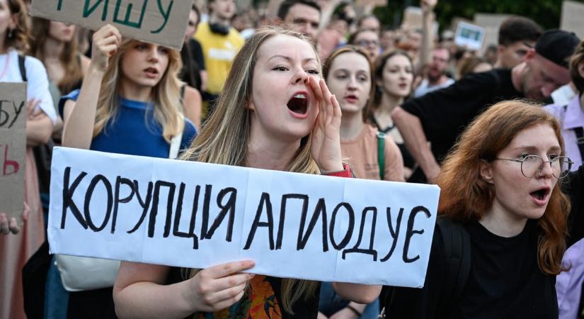 Már le is csaptak az ukrán hatóságok a korrupcióellenes rendszer függetlenségének visszaállítása után
