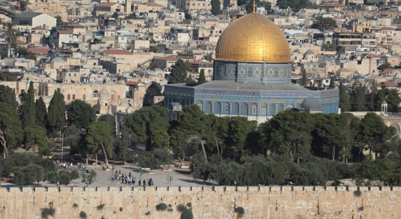 Egy izraeli miniszter hangosan imádkozott a jeruzsálemi Templomhegyen, megszegve a szent hely status quóját