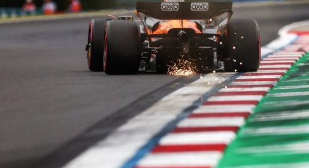 Fény derült a McLaren gyengeségére? Így lassította a szélirány Piastriékat
